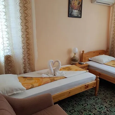 Pensiune Guest Denitsa *